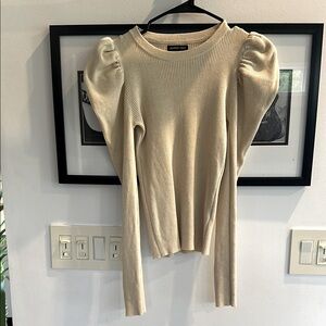 Robertson + Rodeo cream ribbed pleated shoulder sweater size small